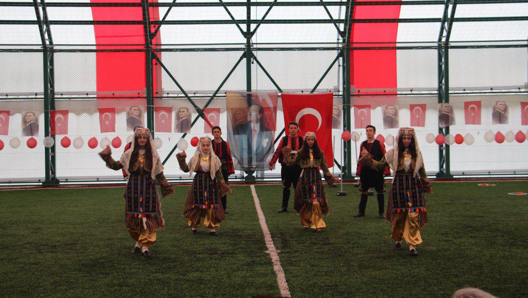19 Mayıs Atatürk'ü Anma Gençlik ve Spor Bayramı İlçemizde Düzenlenen Törenle Kutlandı.